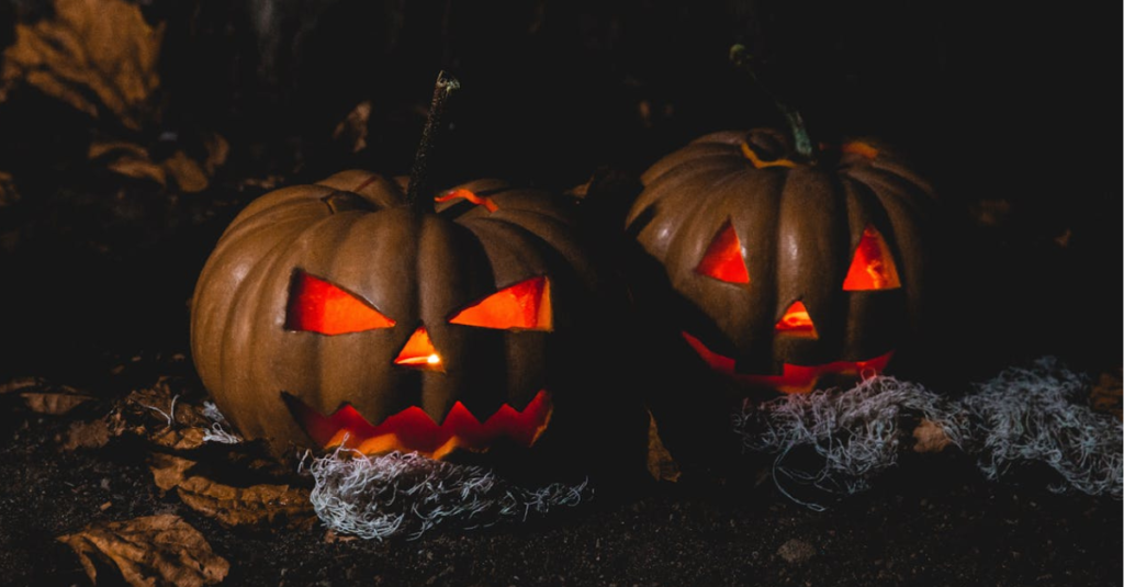 abóboras de halloween em cenário sombrio