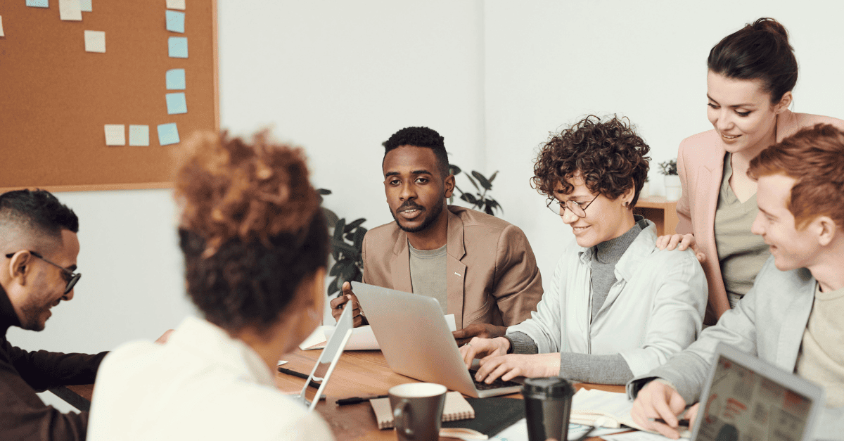 pessoas falando sobre o impulso regional nas cidades intermediadoras