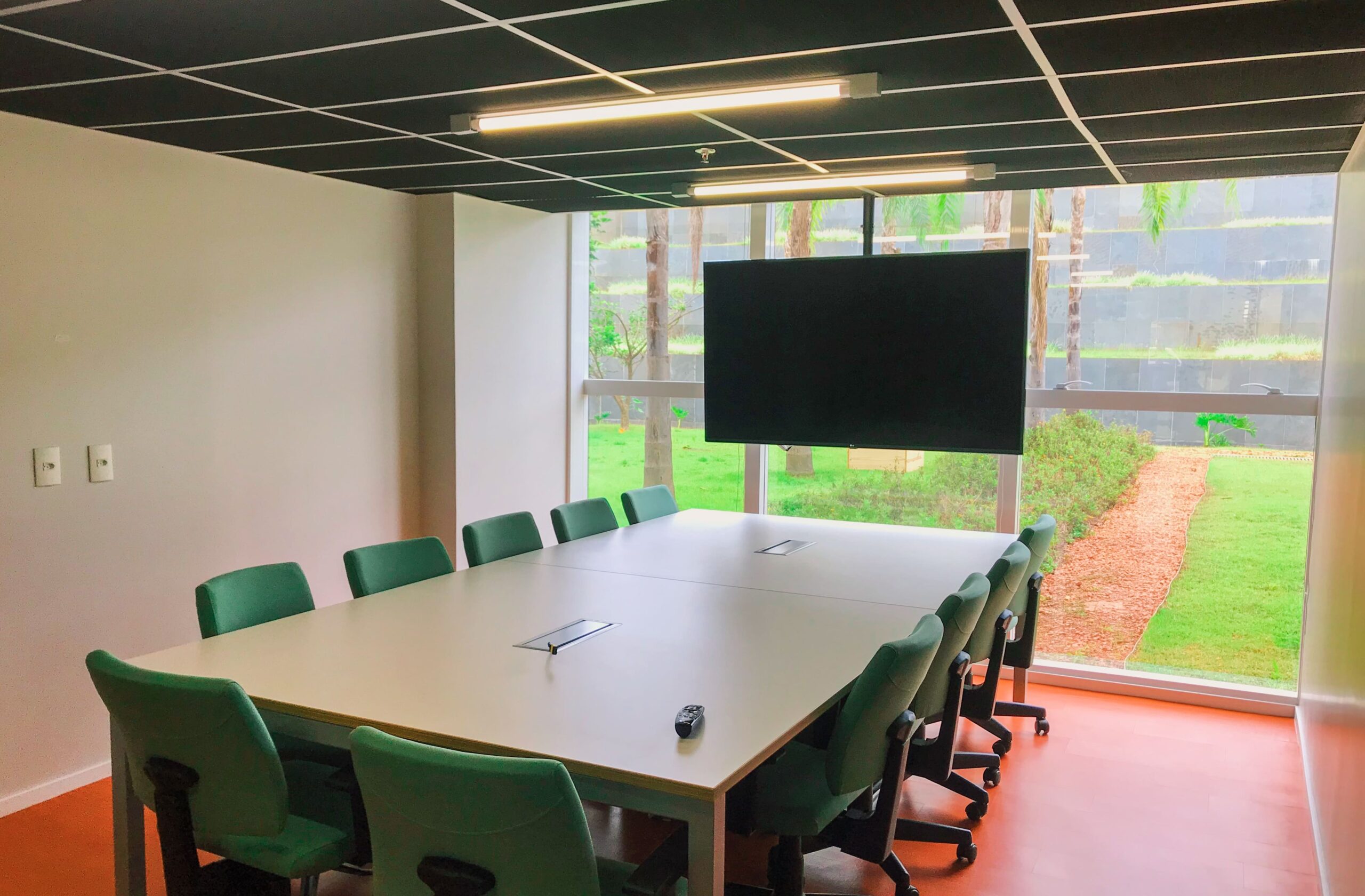 foto de sala de reunião em coworking